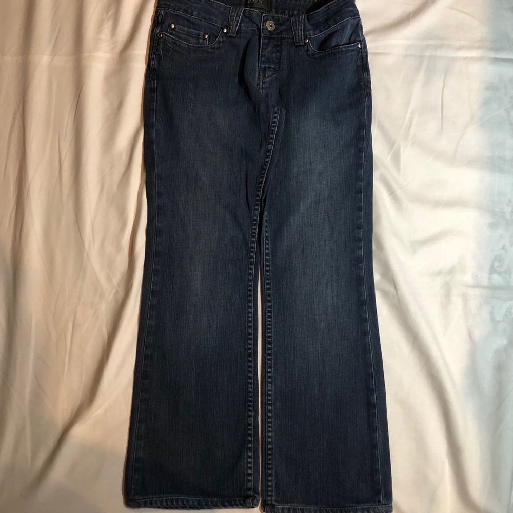 Yanuk Wide Bootcut Jeans. Size 27